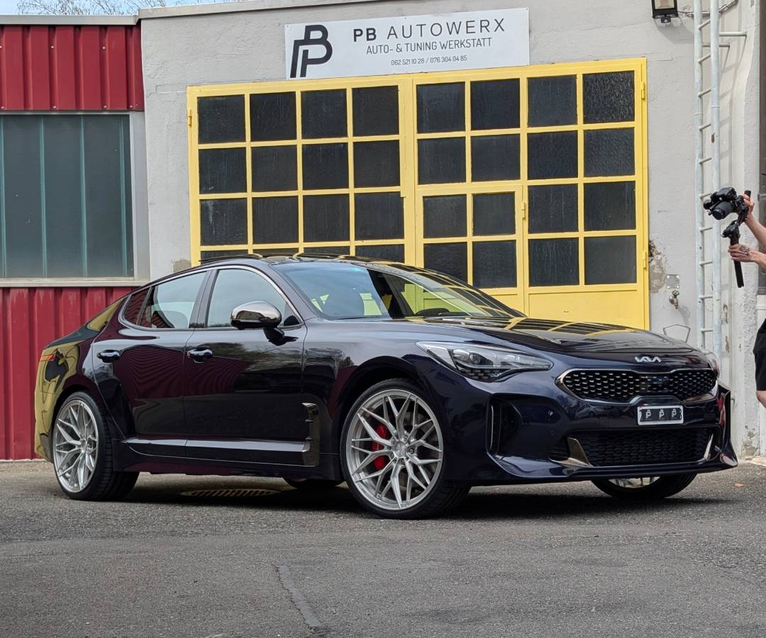 Kia Stinger vor PB Autowerx